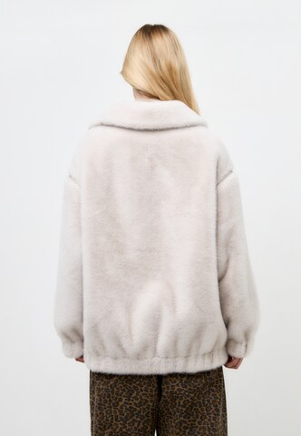 CESARE GASPARI Winter coat in White