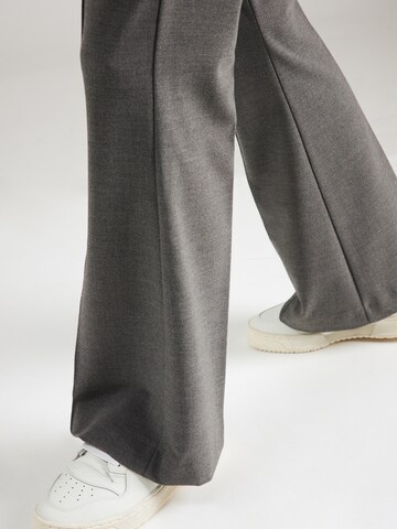 Gina Tricot Flared Pants in Grey