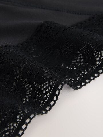 Slip de la Next pe negru