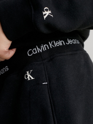 Calvin Klein Jeans Tapered Broek in Zwart