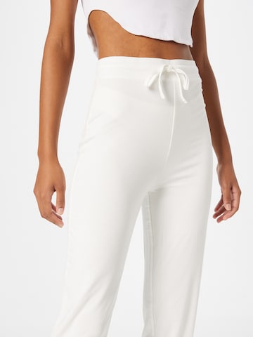 Karen Millen Normalny krój Spodnie w kolorze biały