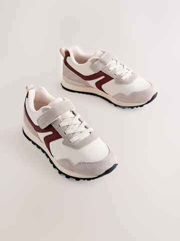 Next Сникърси в бяло