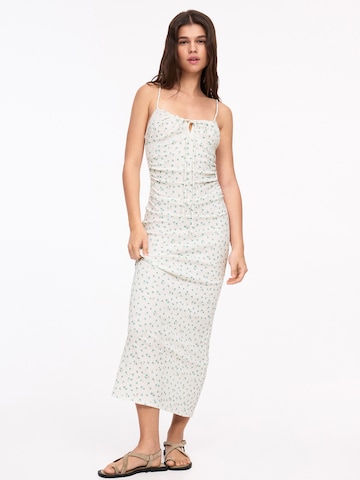 Abito estivo di Pull&Bear in bianco: frontale