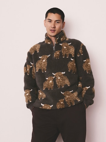 Next Svetr – šedá: přední strana