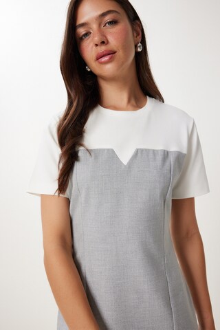 Rochie de la Happiness İstanbul pe gri