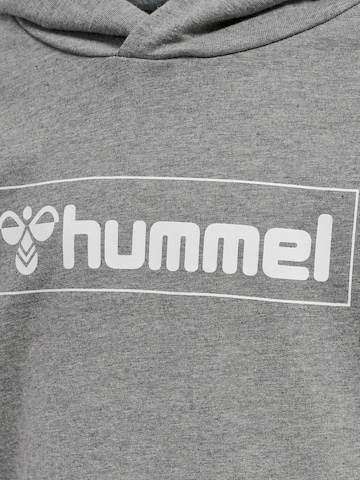 Hummel Collegepaita värissä harmaa