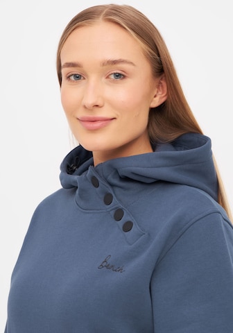 BENCH Sweatshirt in Blau