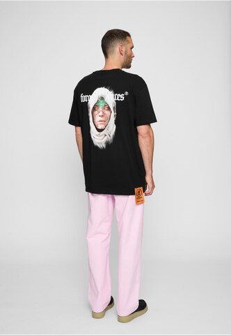 Forgotten Faces Shirt in Schwarz