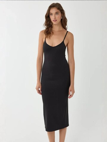 Hiccup Dress in Black: front