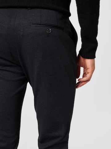 Regular Pantalon chino 'Liam' Matinique en noir