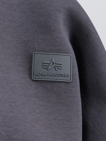 ALPHA INDUSTRIES Sweatshirt i grå