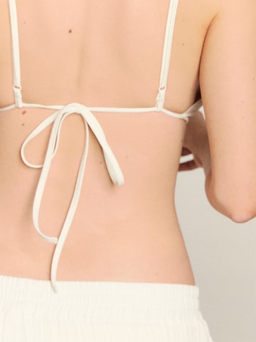LENI KLUM x ABOUT YOU Triangel Bikinitop 'Kora' in Weiß