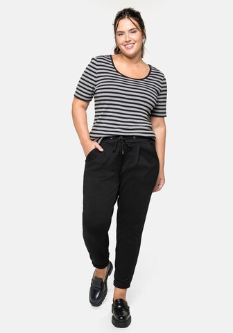 Coupe slim Pantalon à pince SHEEGO en noir