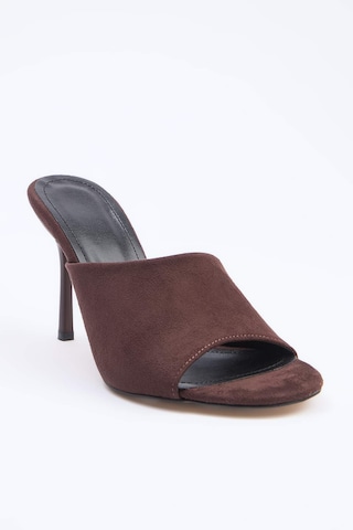 Trendyol Pumps in Brown