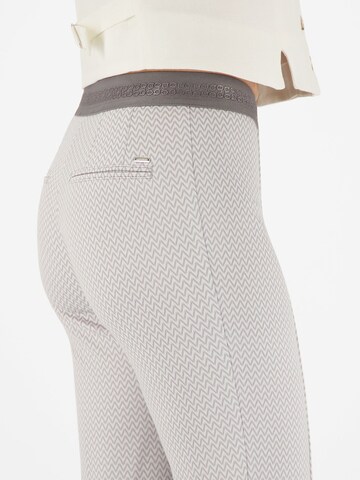 Coupe slim Pantalon 'ZARIA' Gardeur en gris
