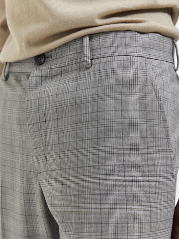Regular Pantalon à plis 'Liam' SELECTED en gris