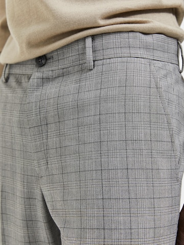 SELECTED HOMME Regular Bukse med press 'Liam' i grå