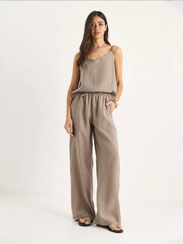 Completo pantalone di Bianco Lucci in marrone: frontale