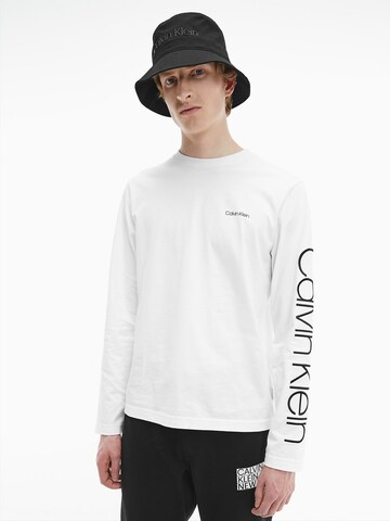 T-Shirt Calvin Klein en blanc