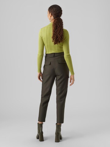 Regular Pantaloni cu dungă 'NYLA' de la VERO MODA pe verde