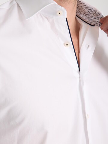 7Camicie - Ajuste estrecho Camisa de negocios 'Firenze Sport Poplin Stretch Man Shirt White' en blanco