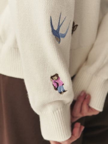 Bluză de molton de la TATUUM pe alb