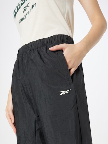 Tapered Pantaloni sportivi di Reebok in nero