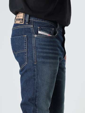 Coupe slim Jean 'Tepphar-X' DIESEL en bleu