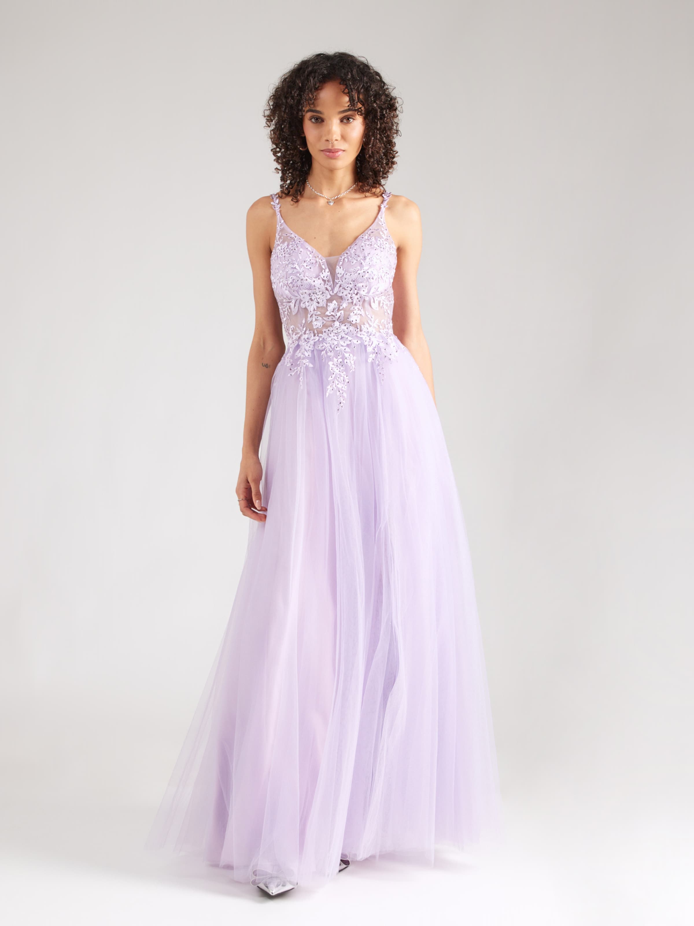 luxuar fashion dresses Dieses Kleid sagt mehr als tausend Worte. Hoher Schlitz, enger Schnitt, traumhafte Stickerei und ein Rcken zum Verlieben This dress speaks louder than words. High slit, tight fit, dreamy embroidery and