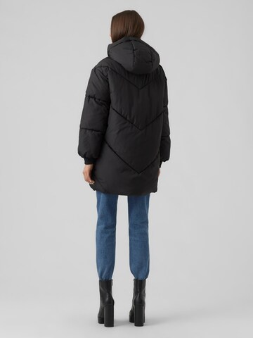 VERO MODA Winterjas 'Beverly' in Zwart