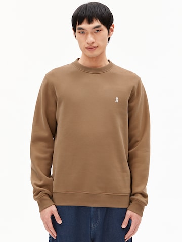 ARMEDANGELS Sweatshirt in Bruin: voorkant
