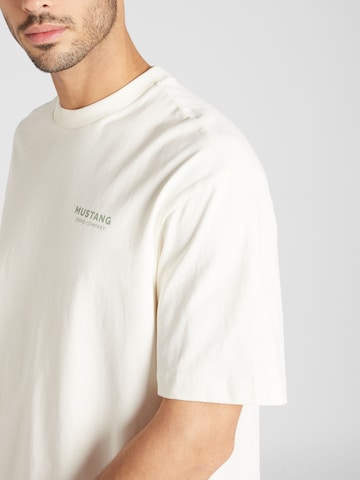 Maglietta 'ALVARADO' di MUSTANG in bianco