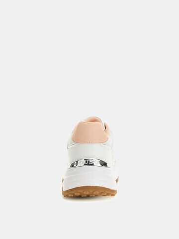 GUESS Sneaker in Weiß
