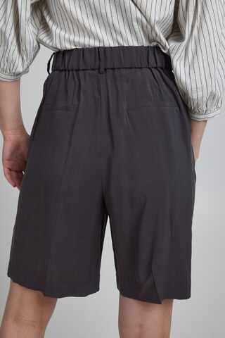Loosefit Pantalon à pince 'GRETHA' ICHI en noir