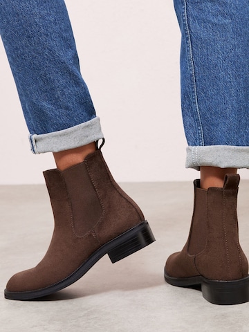 Friends Like These Chelsea Boots in Braun