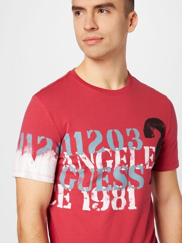 T-Shirt GUESS en rouge