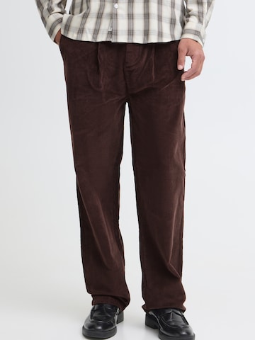 Casual Friday - Loosefit Calças chino 'Amundsen' em castanho: frente