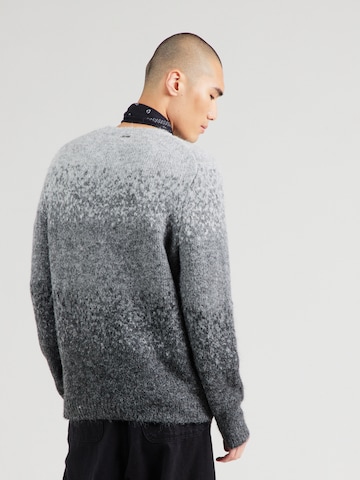GUESS Sweater in Grey