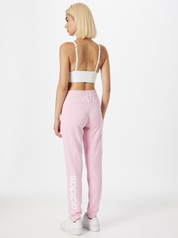 ADIDAS SPORTSWEAR - Loosefit Pantalón deportivo 'Essentials French Terry Logo' en rosa