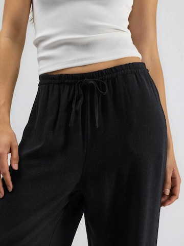 Hiccup Loose fit Trousers in Black
