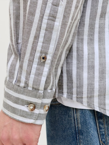 Coupe regular Chemise 'JJESummer' JACK & JONES en gris