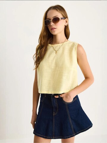 Top di Bianco Lucci in giallo: frontale