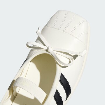 ADIDAS ORIGINALS - Zapatillas deportivas bajas 'Jennie Superstar' en blanco