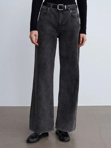 Dilvin Wide leg Trousers in Grey