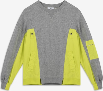 Twist Sweatshirt in Grey: front
