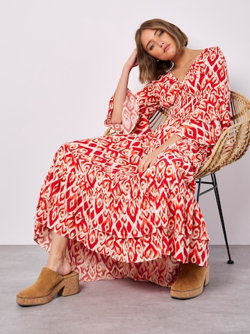Robe ' ' Apricot en rouge