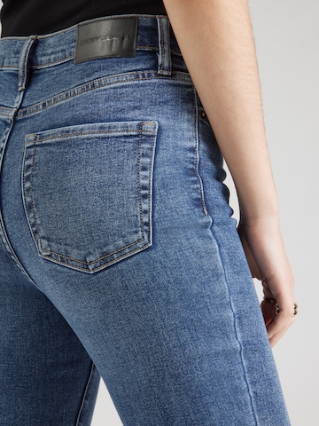Skinny Jeans de la DKNY pe albastru