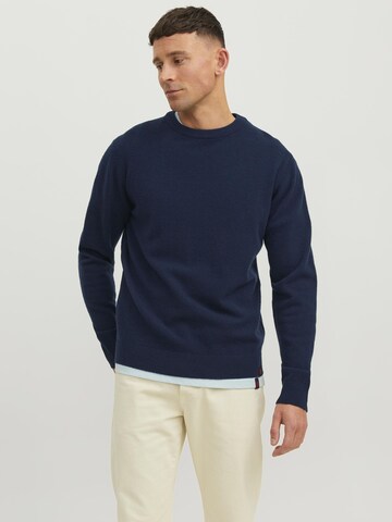 R.D.D. ROYAL DENIM DIVISION Sweater in Blue: front