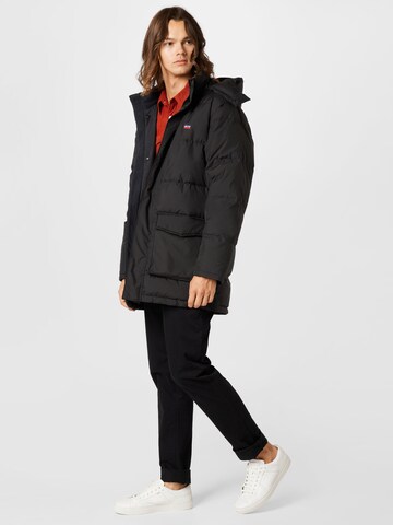 LEVI'S ® Talvitakki 'Fillmore Mid Parka 2.0' värissä musta