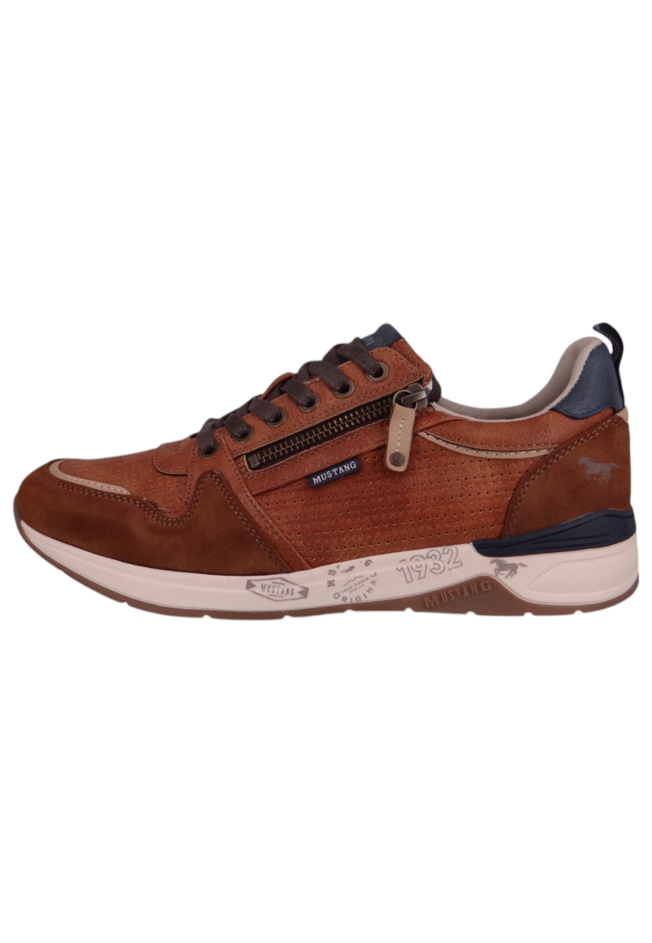 MUSTANG - Sapatilhas baixas em castanho